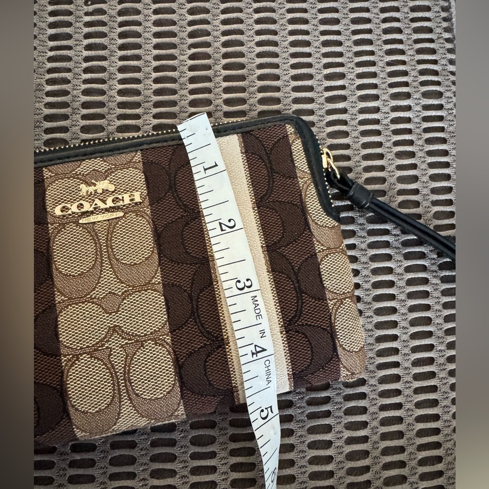 Like New Coach Zip Wristlet Wallet Luxury Jacquard Stripes Brown Cream Signature - Picture 8 of 8